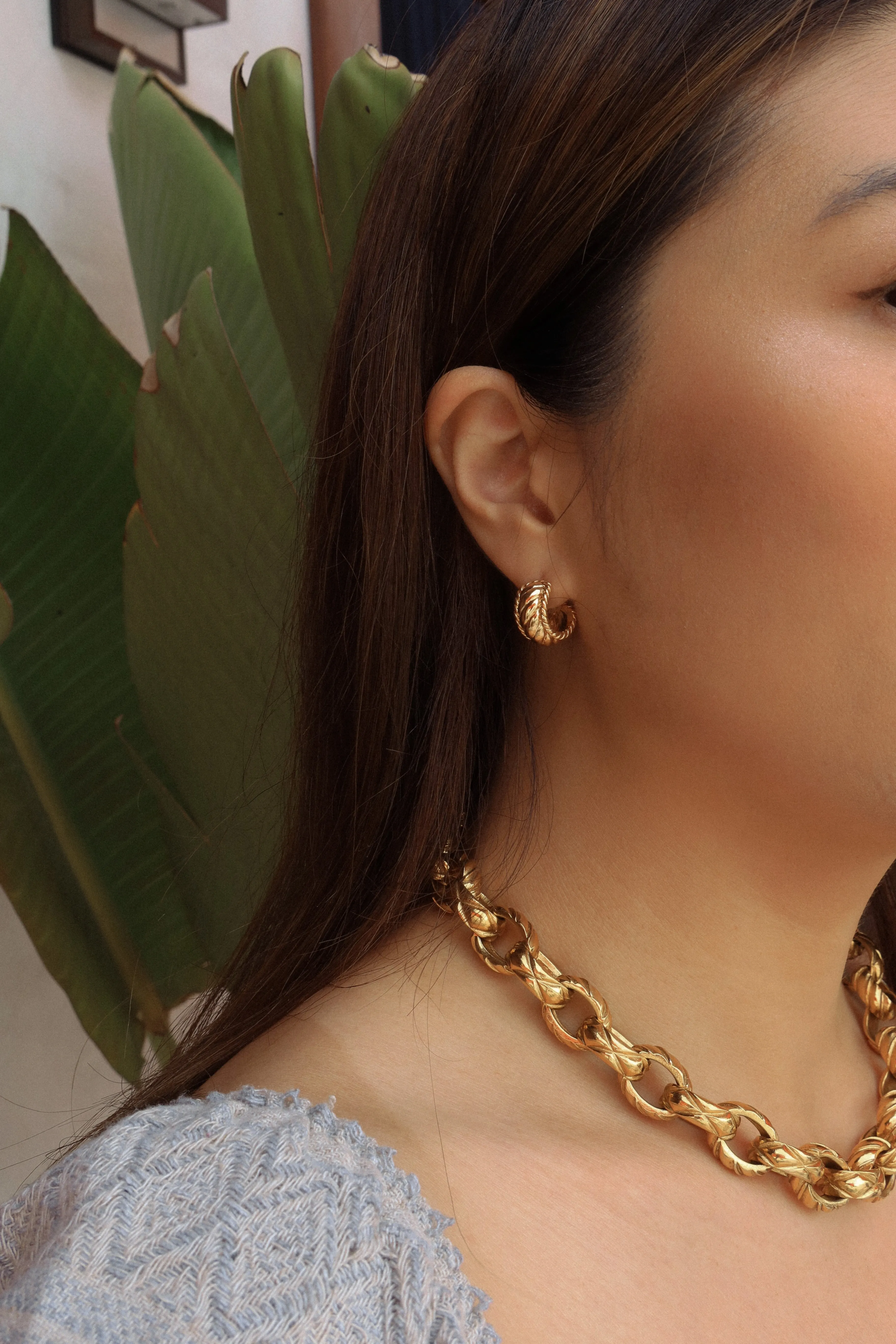 90's Twisted Small Hoops
