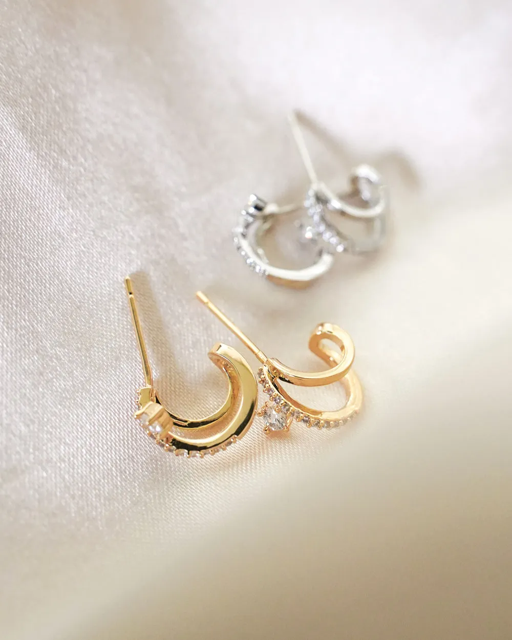 INTRIGUE Hoop Earrings in Gold