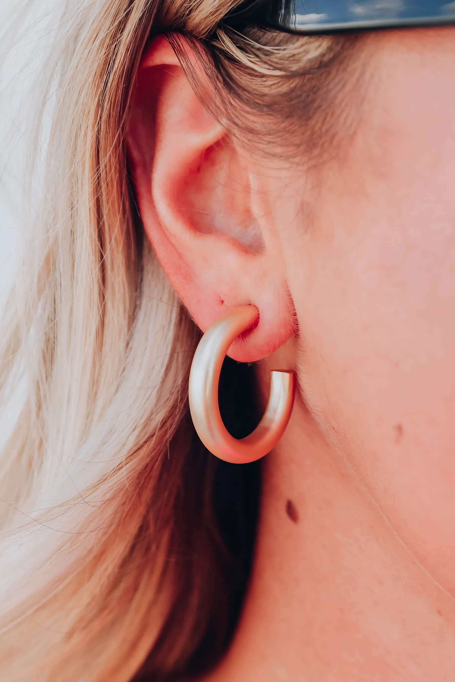 Kai Hoop Earrings - Matte Gold