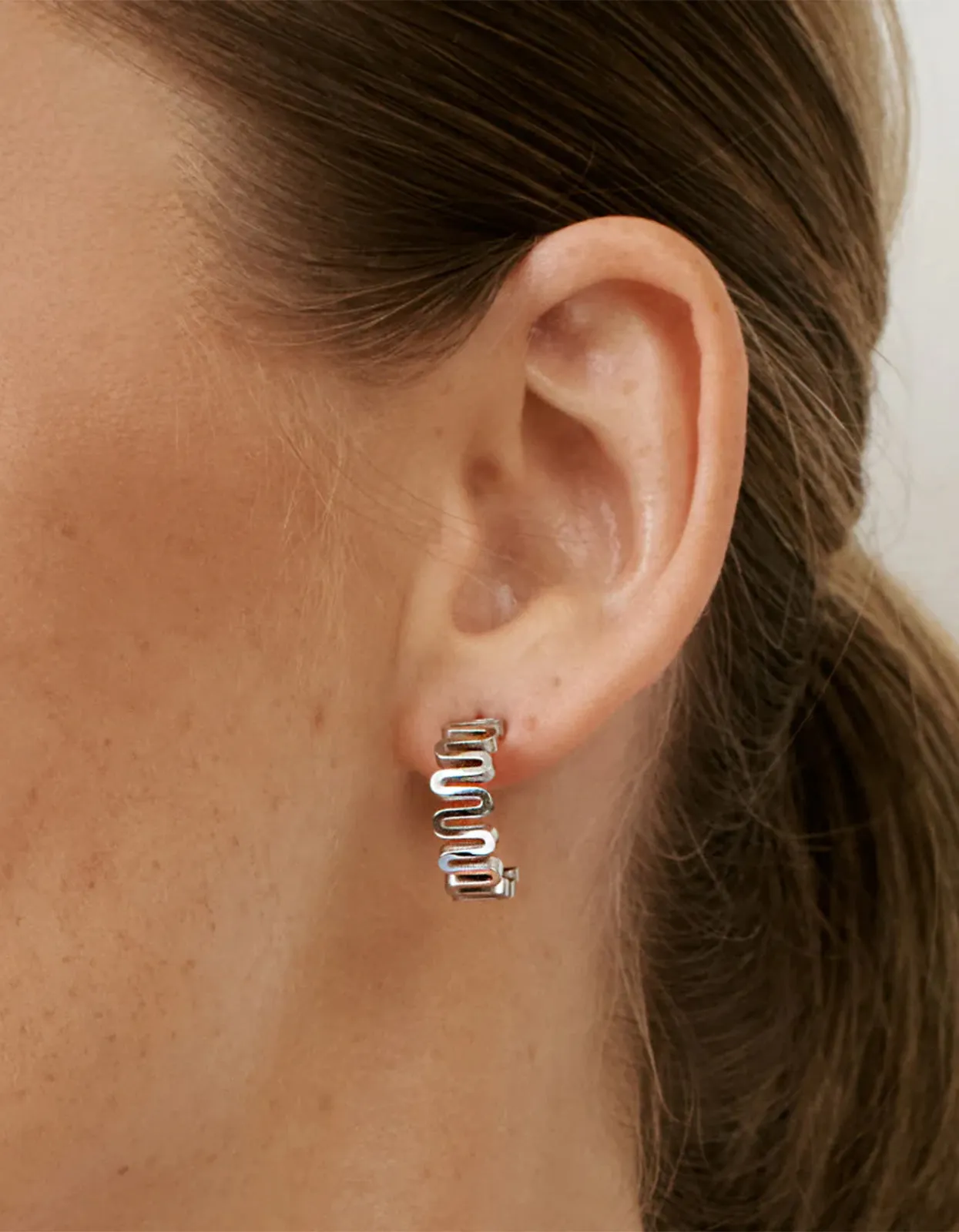 Leigh Wavy Hoops - Silver
