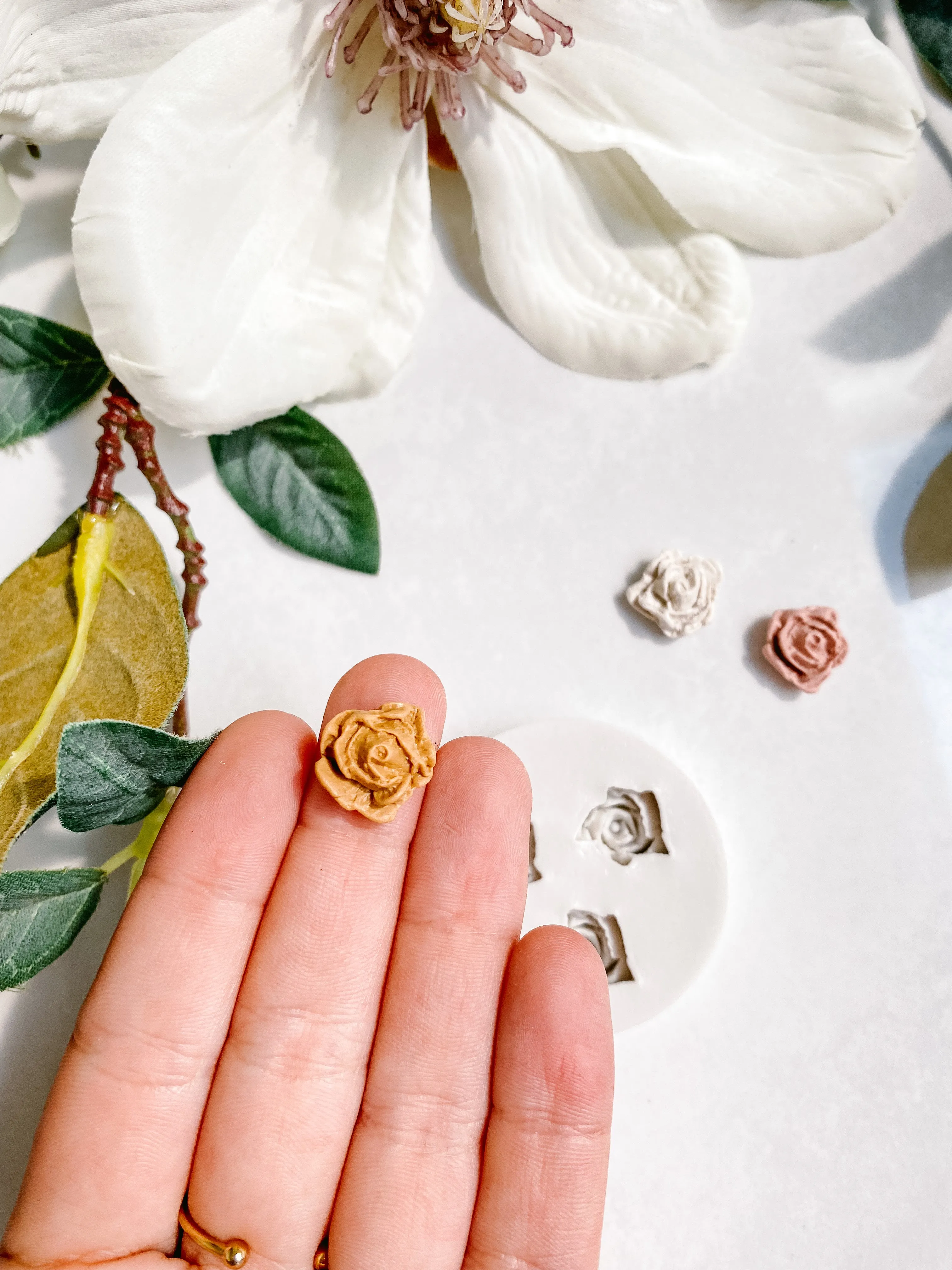 Roses Stud Mold